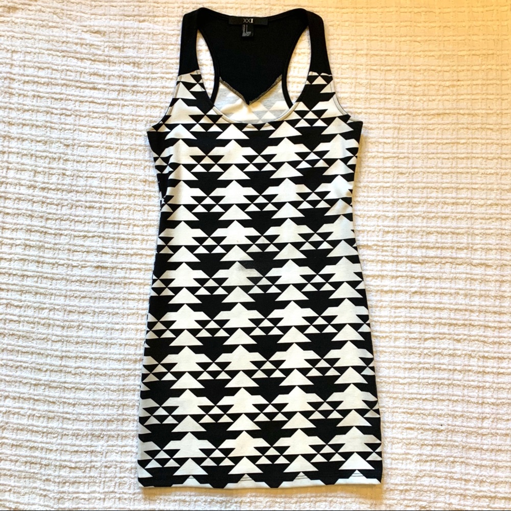 XXI Forever 21 B&W Geometric Print Bodycon Dress